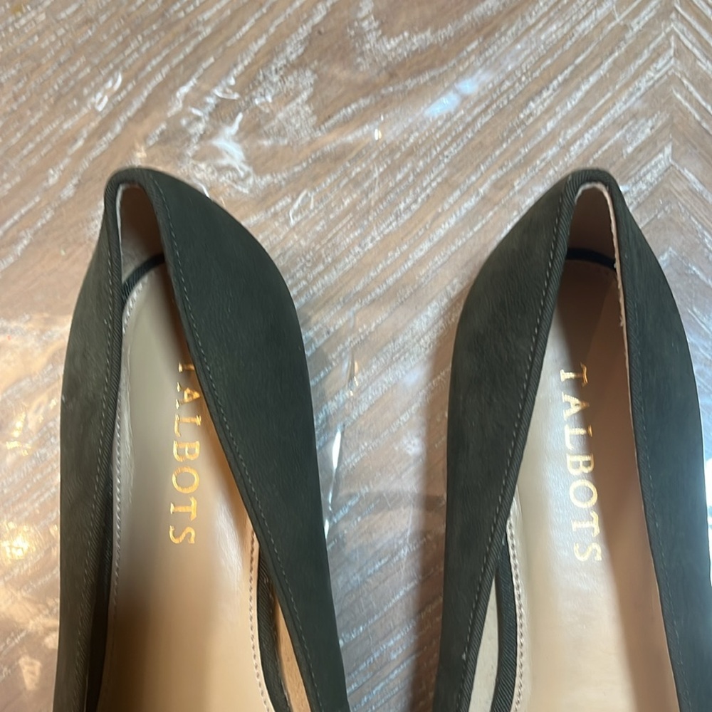 Shoes - Picture 6 of 8
